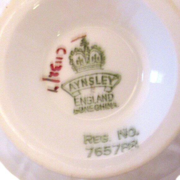Vintage 2 Dimisional Aynsley Bone China teacup graced with english white & yell - Picture 11 of 12